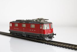 LIMA Lokomotive Spur H0 – Re 4/4 mit 5 Personenwagen