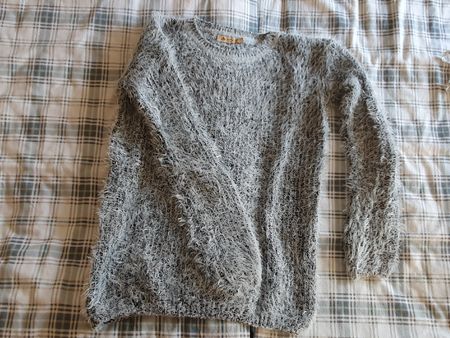 Pullover grau S/M mit Faser-Look