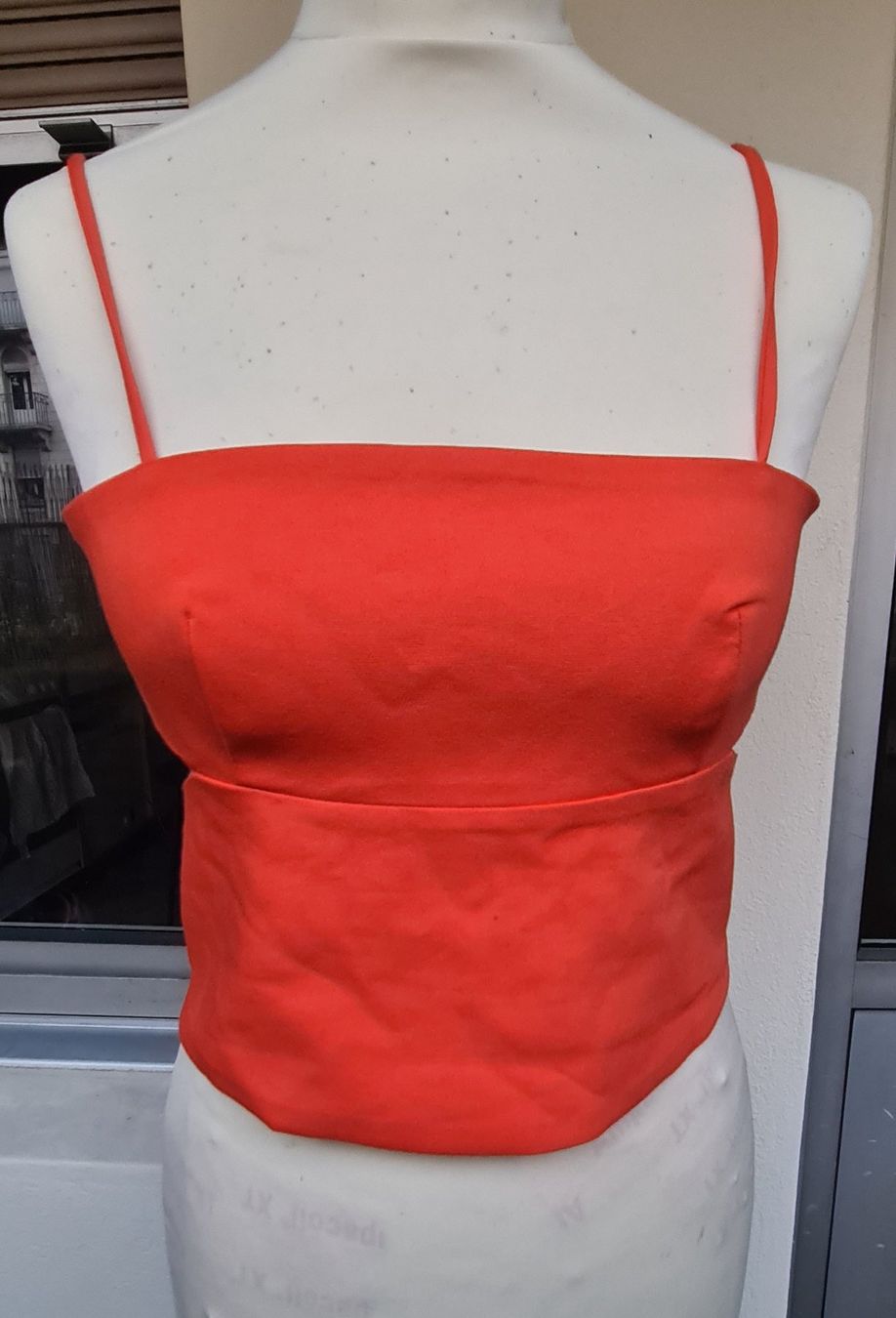 Zara Top: Crop top taille XS NEUF avec étiquette – Nuovo e nell'imballaggio originale da Genève venduto da Saleena