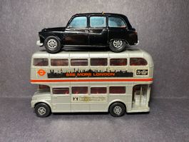 London Bus Queen 1977 & London Taxi - Corgi Toys