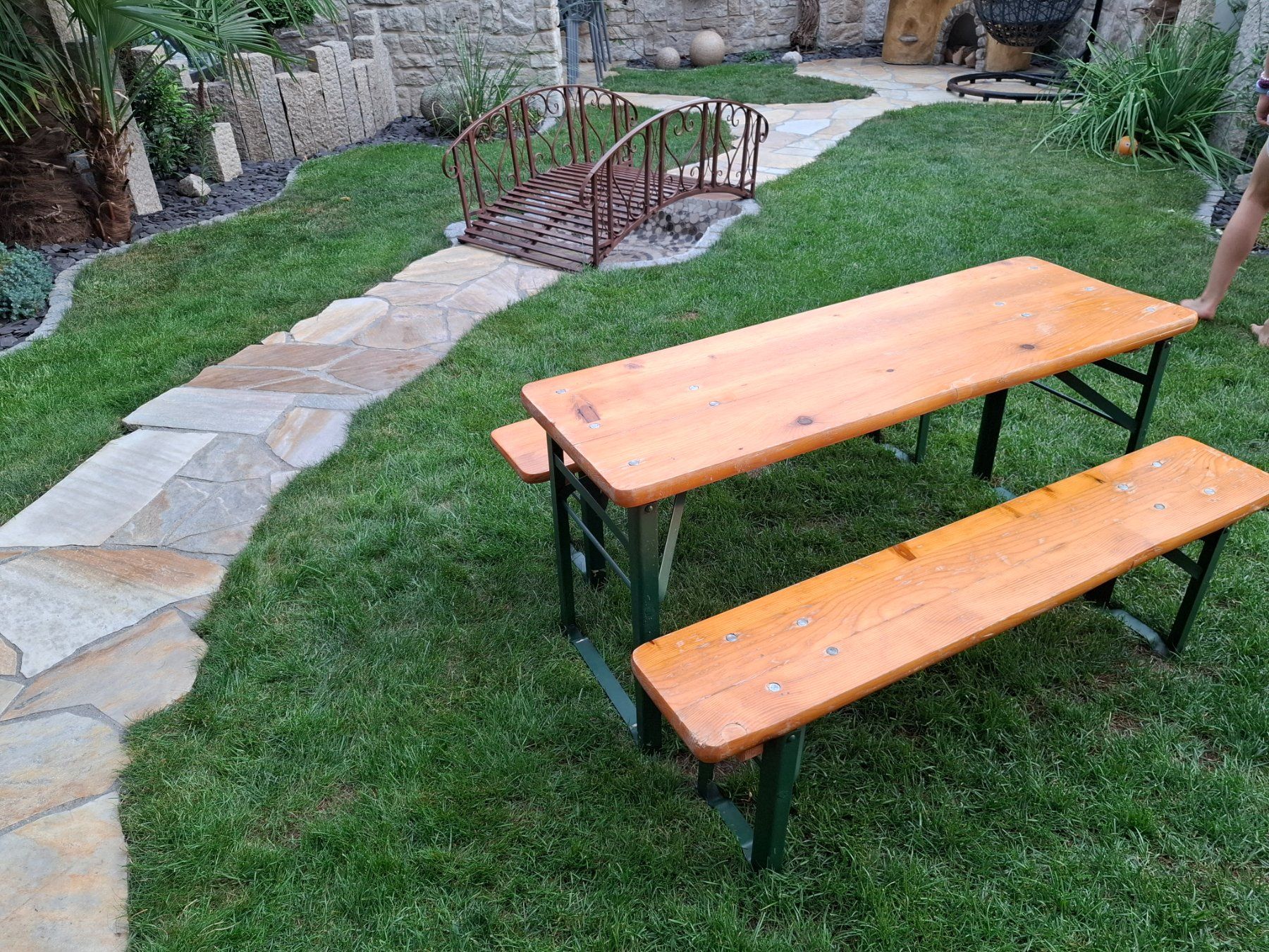 Set di tavolo e panche: Kinder Festbankgarnitur – Usato da Brunnen venduto da PatrickAndrea 1