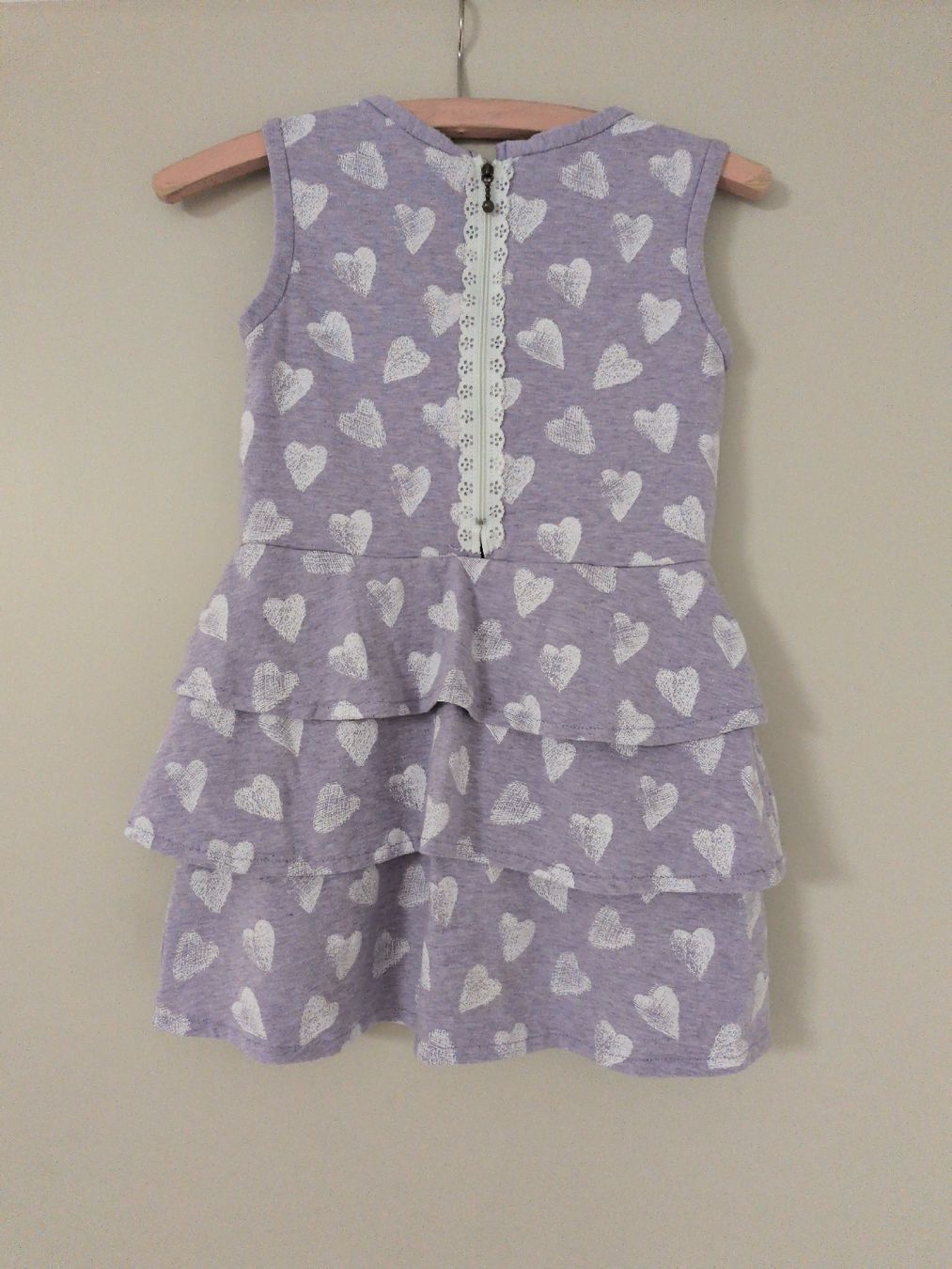 Vestiti & Gonne: Kleid mit Herzmuster Gr. 104 – Usato da Jonschwil venduto da Dornroeschen01 1