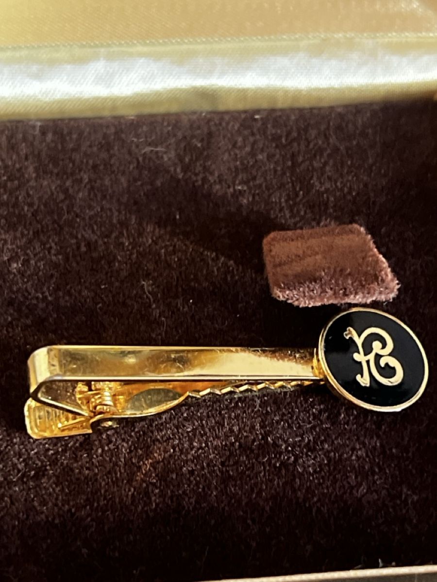 Broschen & Nadeln: Pierre Balmain Krawattenklammer Vintage mit Box – Gebraucht aus Winterthur von Dejv 1
