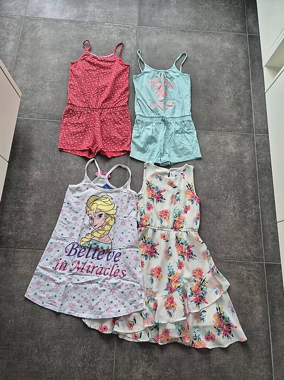 Lotti & Set di vestiti: Mädchen Kleiderpaket 122/128 – Usato da Moosseedorf venduto da shu_xbn8