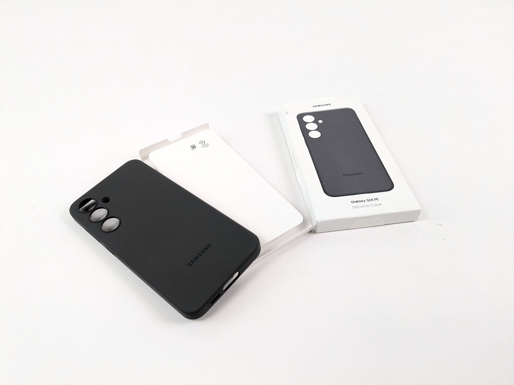 Samsung Cover & Protezioni schermo: SAMSUNG Silicone Case Galaxy S24 FE – Nuovo (secondo la descrizione) da Dintikon venduto da Restwert_Dintikon 1