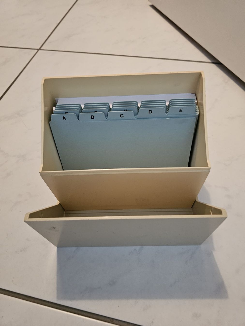 Sistemi di archiviazione: Altes Kartenregister / Karteikartenbox  – Nuovo (secondo la descrizione) da Zürich venduto da iwa_7wfj 1