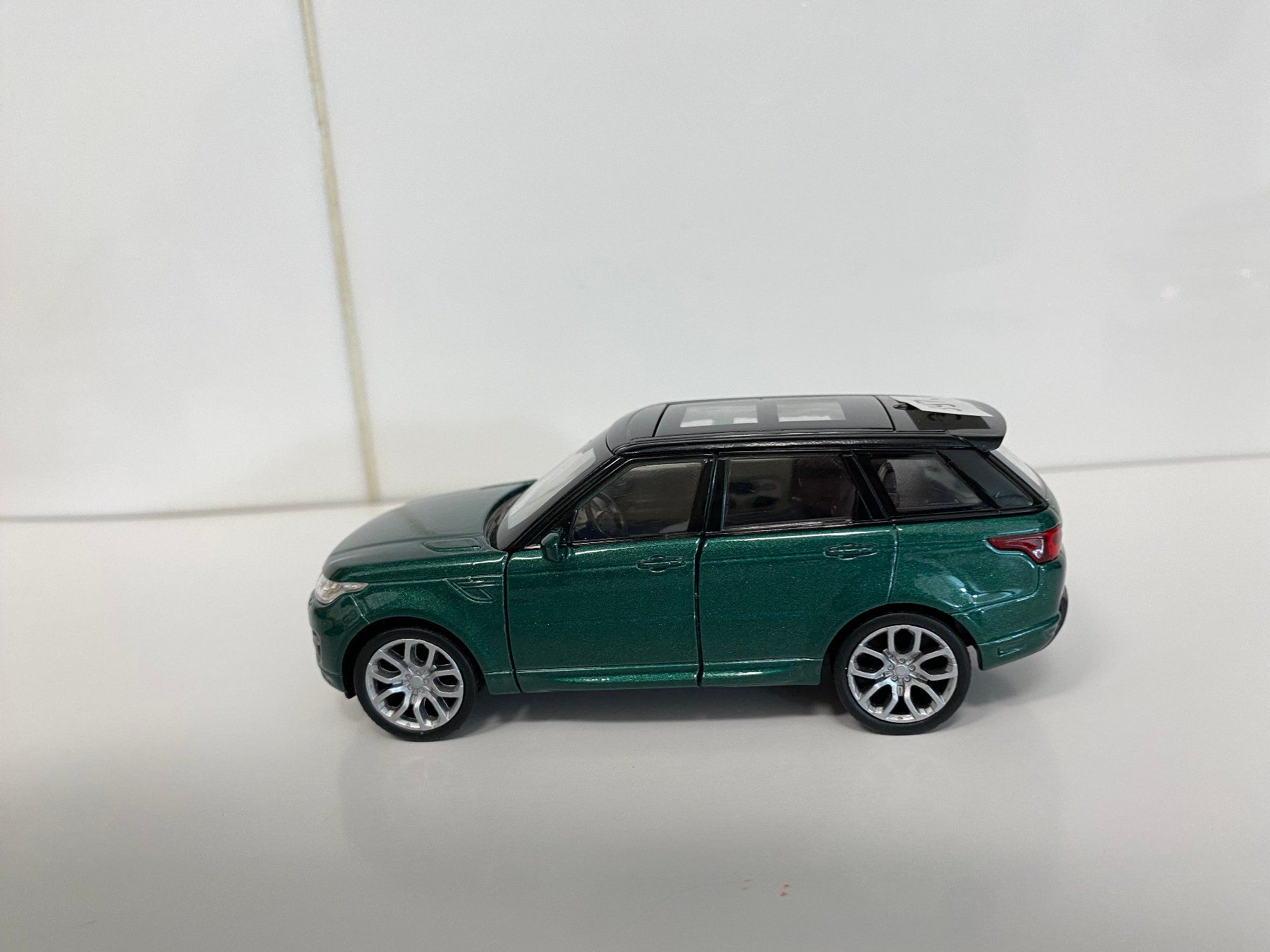 Land Rover Modellini d'auto: Range Rover Sport Welly 1:32 396 – Usato da Stäfa venduto da thebrand 2