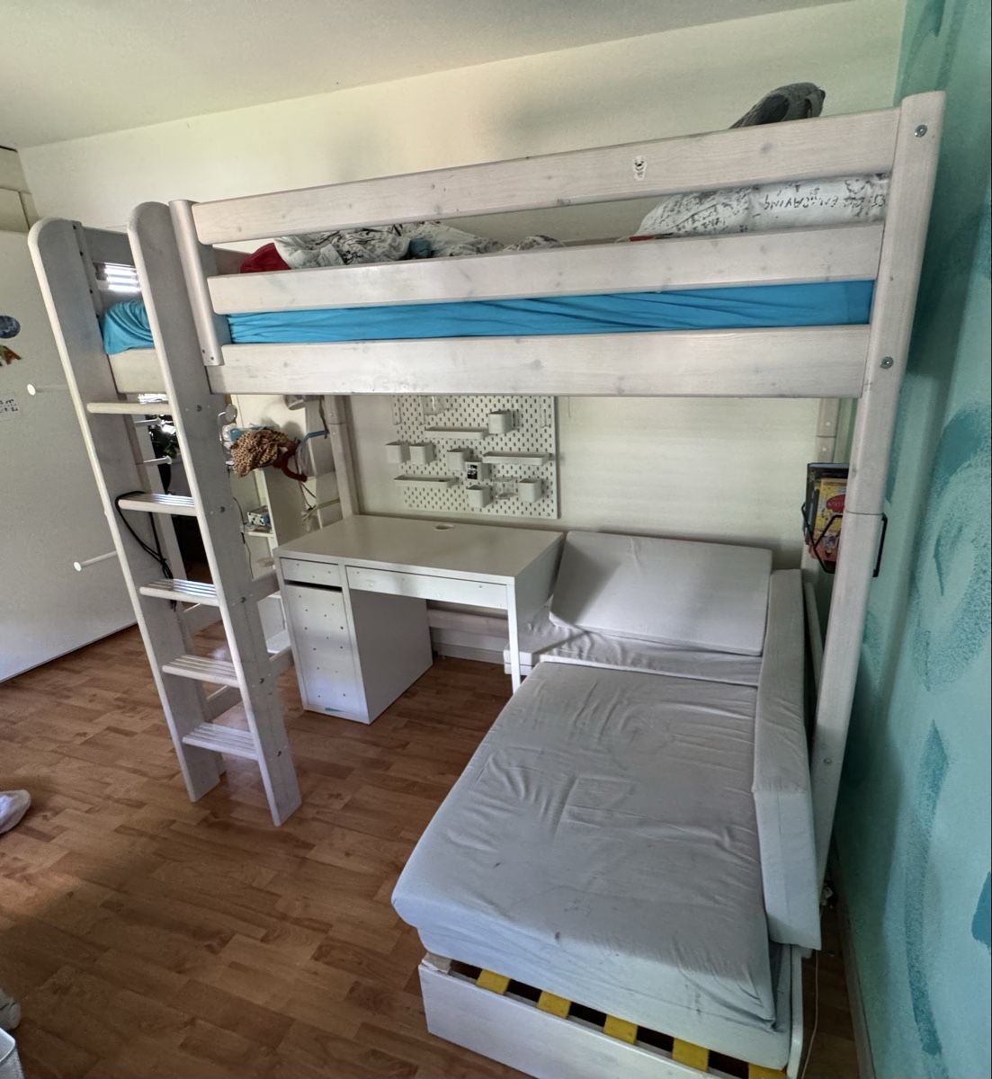 Betten: FLEXA Hochbett mit Schreibtisch & Schlafsofa – Gebraucht aus Geroldswil von Singha4