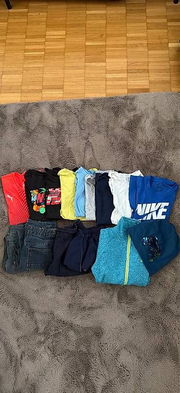 Lotti & Set di vestiti: Kleiderpacket Jungs Gr. 128 – Usato da Bülach venduto da Potinam