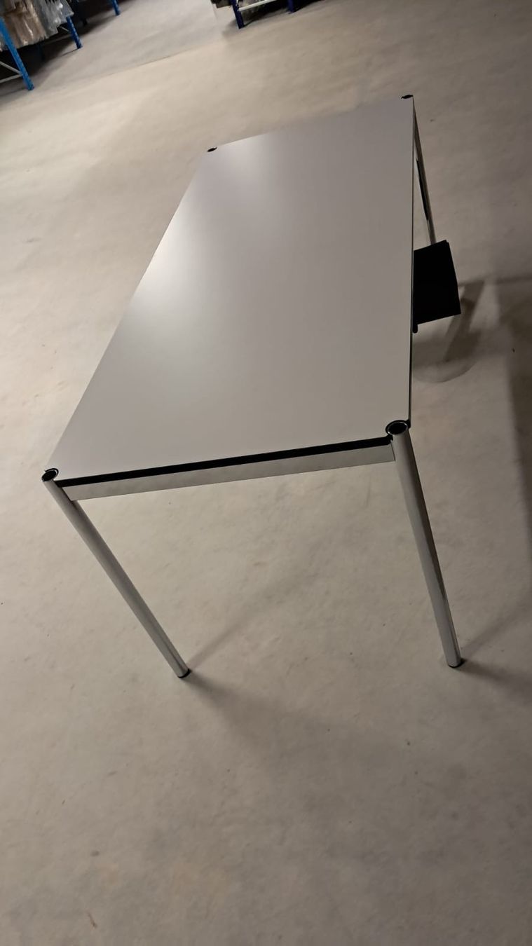 USM Bureaux: USM Bürotisch 175x75cm – D'occasion à Chur par sandy_4