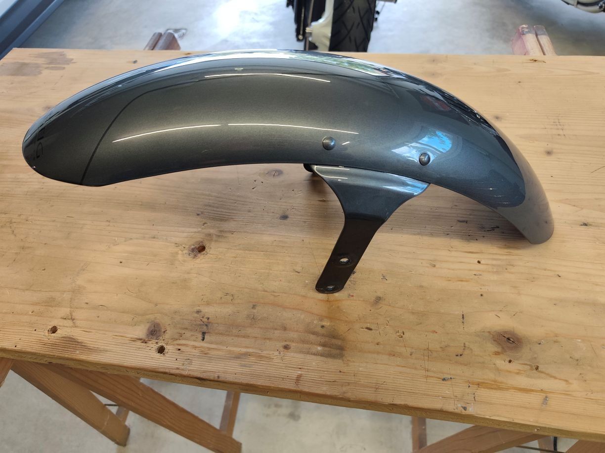 Harley-Davidson Tutti i ricambio per moto: Frontfender Original zu Harley Davidson Breakout – Usato da Ichertswil venduto da streetcustom