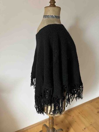 selbstgestricktes Cape Poncho schwarz in gutem Zustand