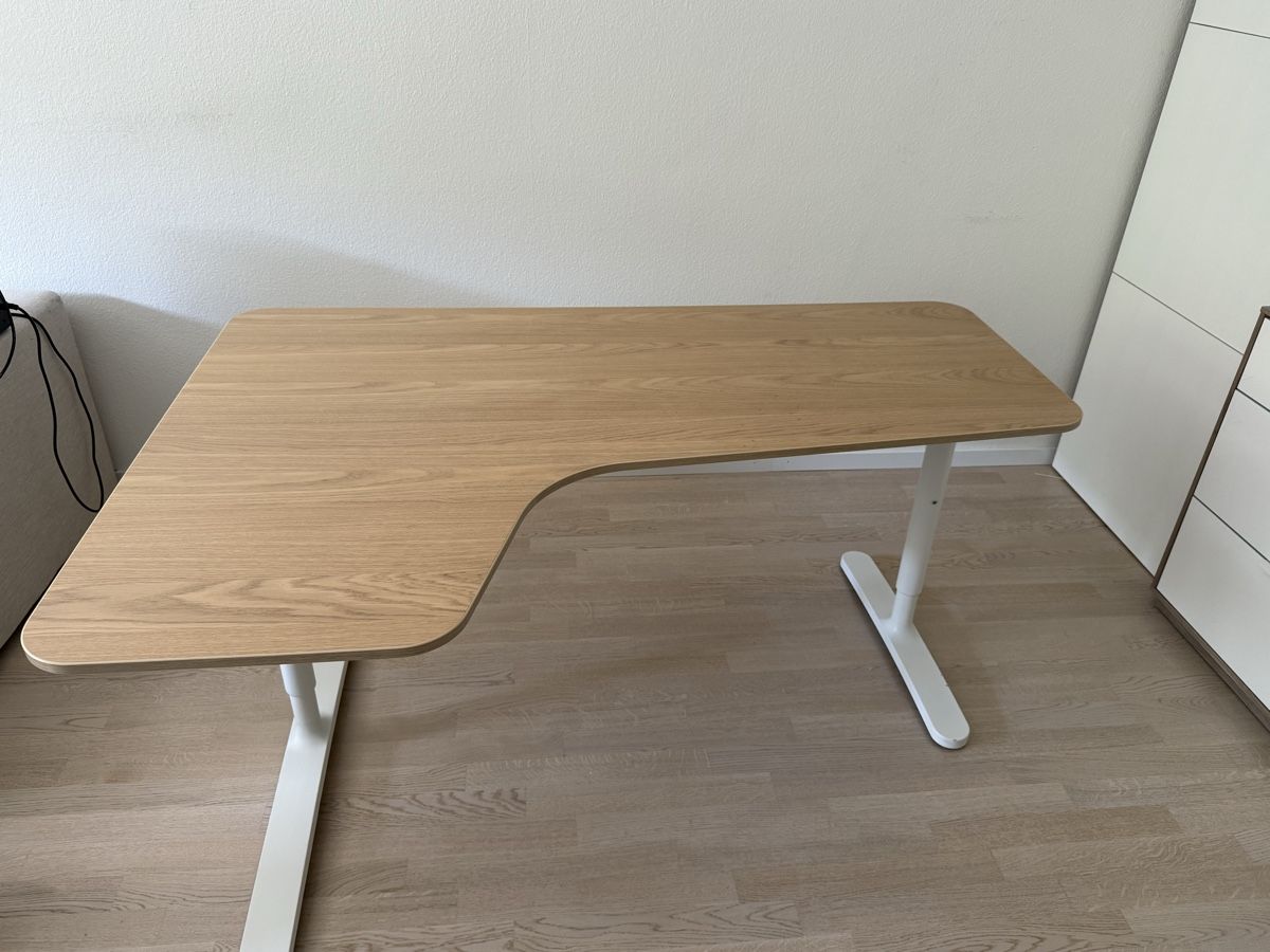 Ikea Scrivanie: Schreibtisch Ikea Bekant – Usato da Basel venduto da bri_y5pb 1