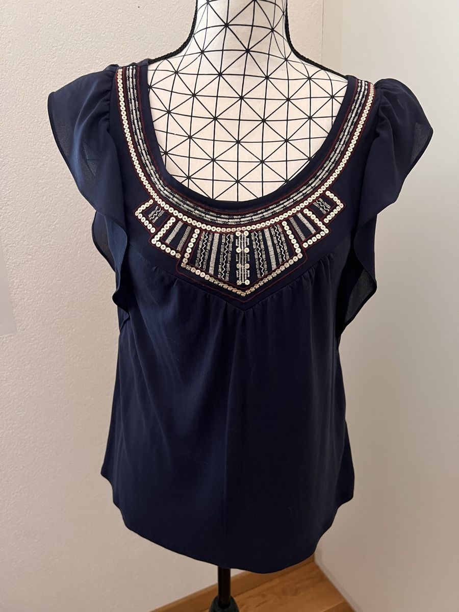 Top: Top bleu marine orné de perles et sequins. – Usato da Gland venduto da choupon 1