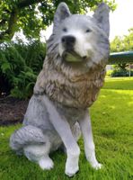 Wolffigur sitzend Gartendekofigur – wetterfest & naturgetreu
