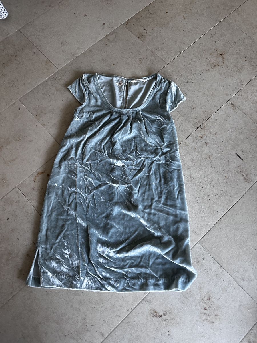 Odd Molly Kleider: Kleid Odd Molly Grösse 1 hellgrau Samt mit Druck – Gebraucht aus Buchs SG von Sunie