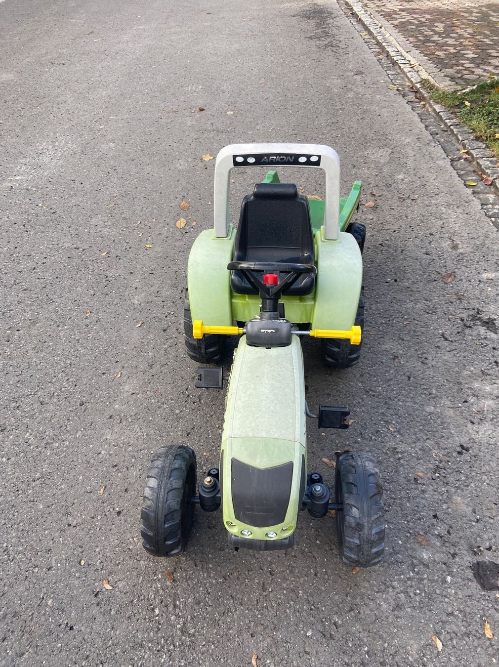 Fahrzeuge für Kinder: Trettraktor / Treten Traktor – Gebraucht aus Balgach von  1