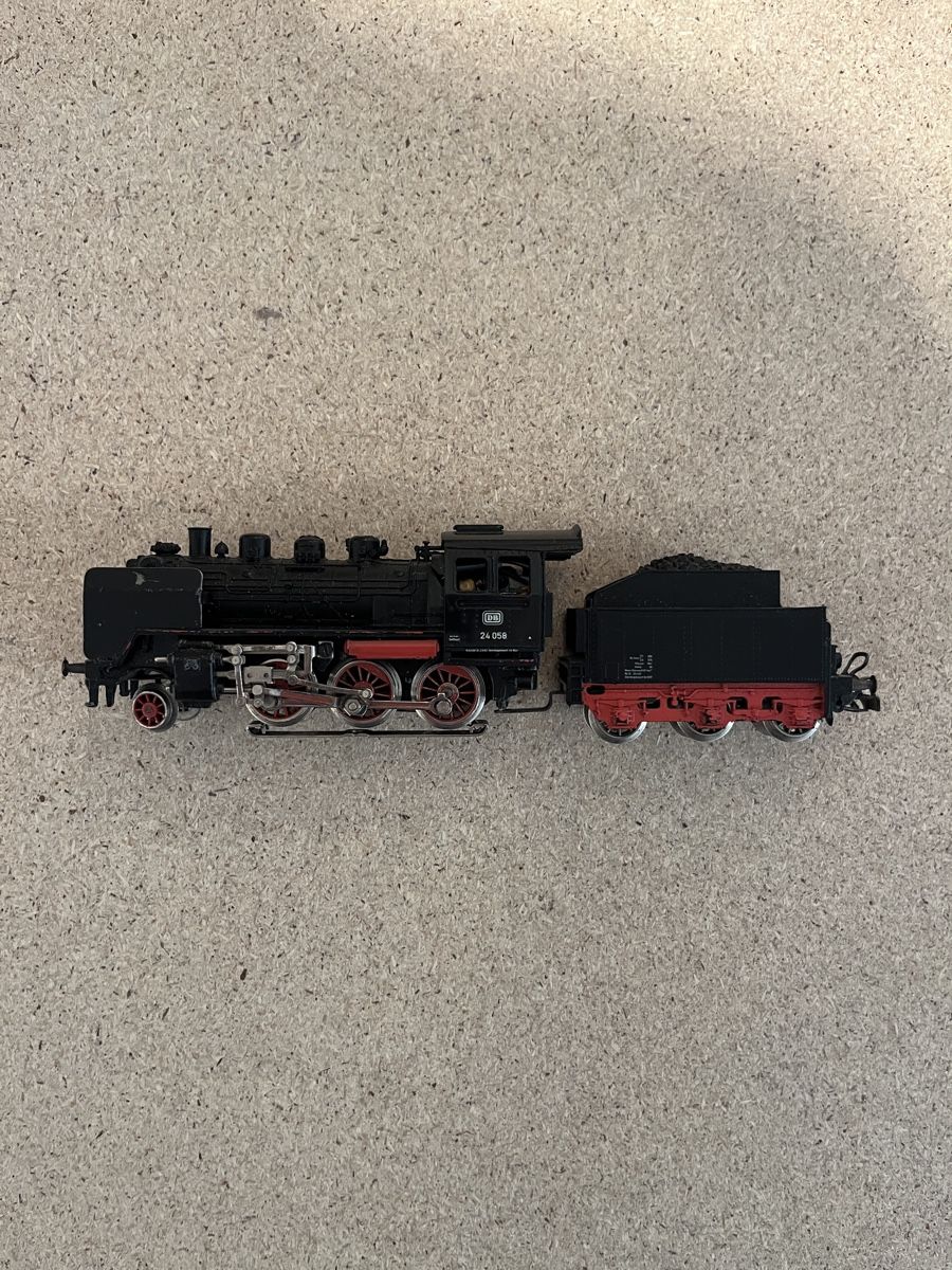 Märklin Modellini di ferrovie: Märklin DB BR 24 058 – Usato da Oftringen venduto da PhilBraMan 4
