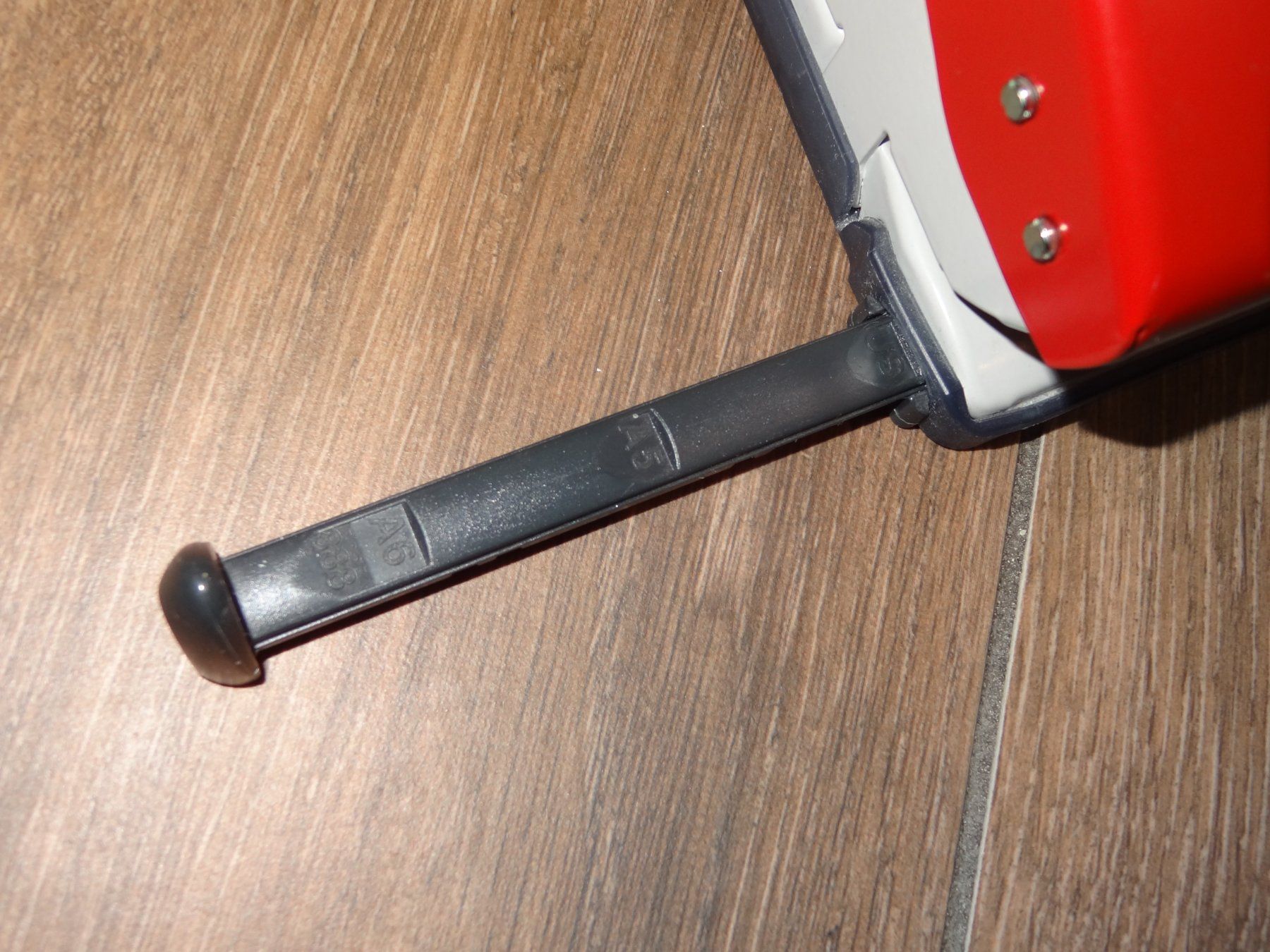 Leitz Tutti gli attrezzi: Perforatrice Leitz 5008 réglable rouge – Usato da Satigny venduto da salvatore73 1