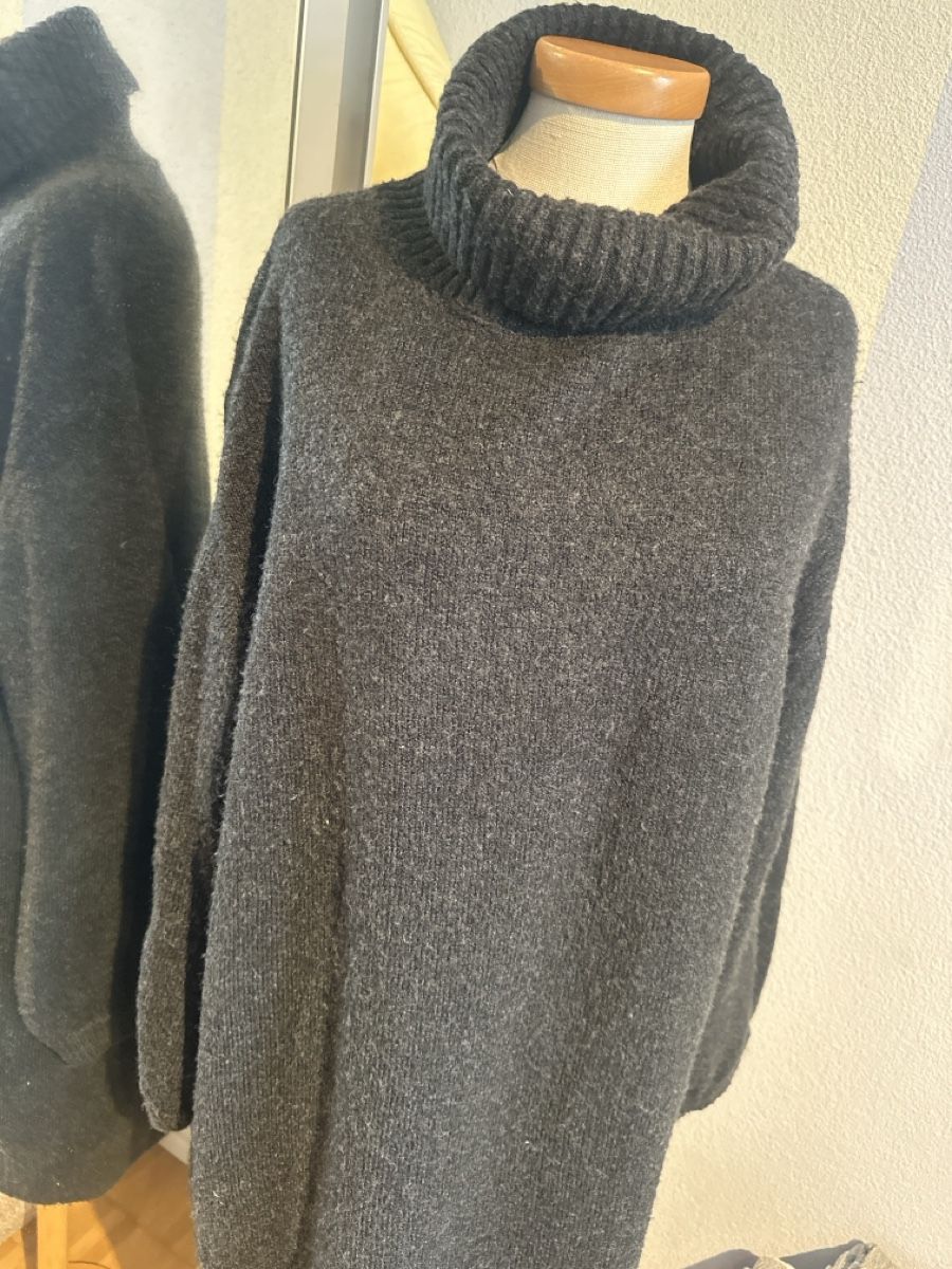 Vestiti: Pullikleid Pullover Gr. 38/40 schwarz/anthrazit – Usato da Bassersdorf venduto da Ayumiyamaguchi 1