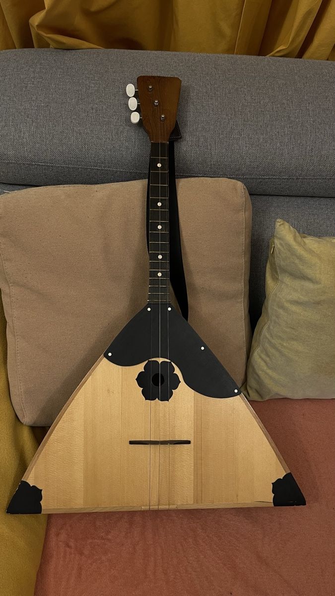Musikinstrumente: Balalaika Secunda – Gebraucht aus Genève von kor_78mm