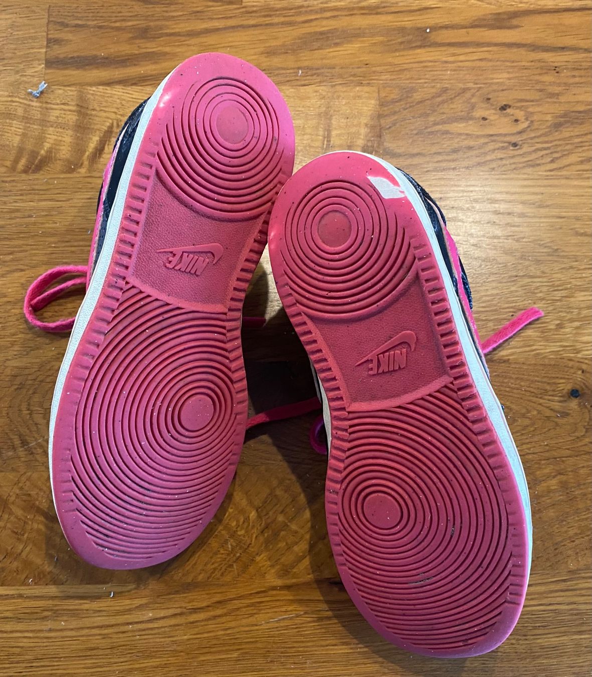 Nike Scarpe per ragazze: NIKE MÄDCHENSCHUHE SCHWARZ-PINK GR. 33.5 – Usato da Sarmenstorf venduto da Froeschli81 4