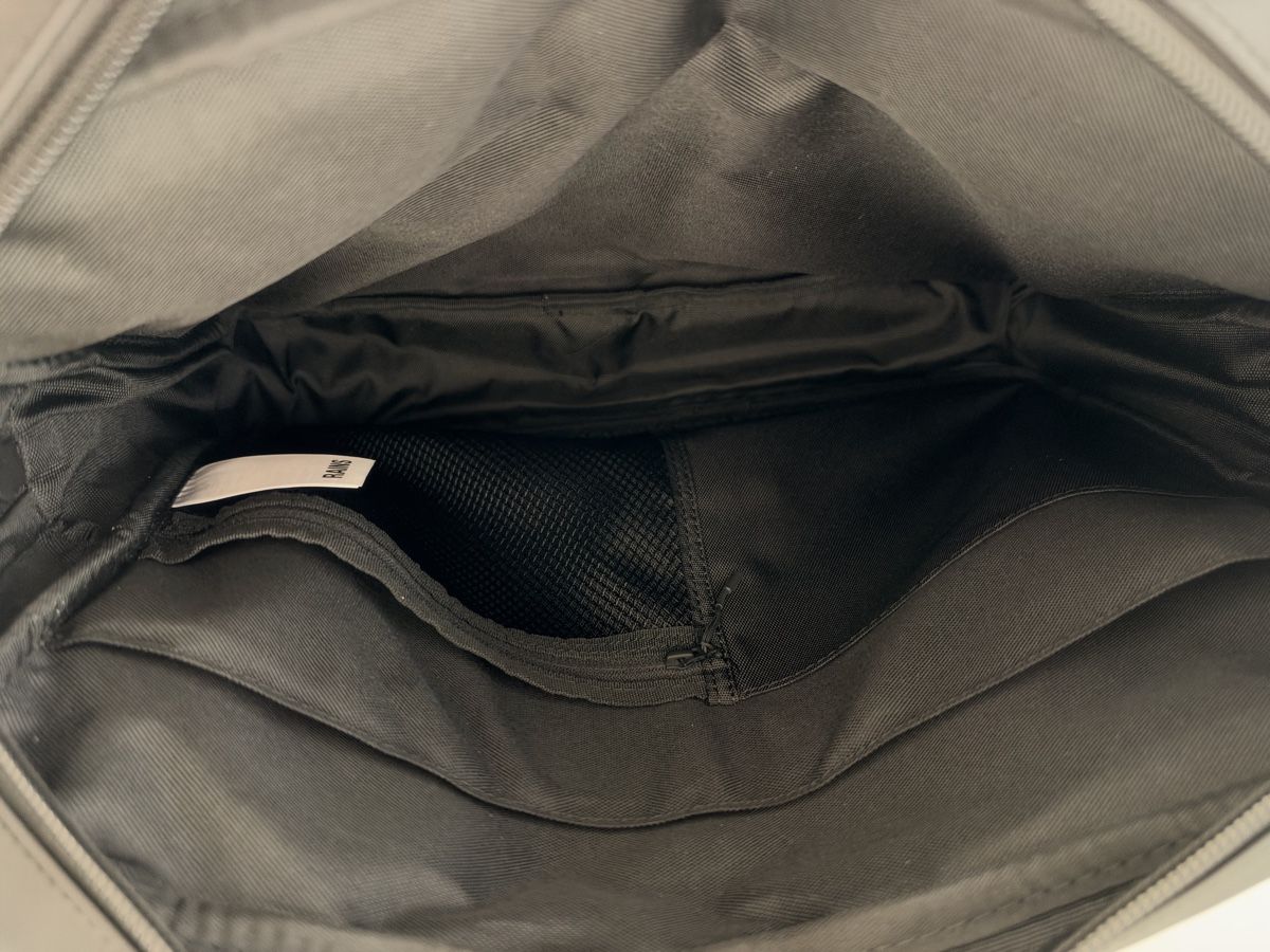 Rains Taschen: Rain Texel Tech Bag Black – Gebraucht aus Basel von coco_roro 3