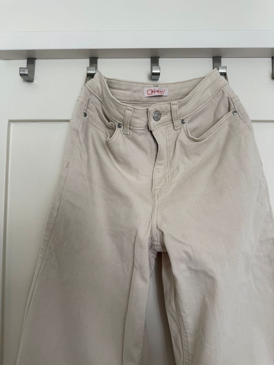 Only Jeans: Straight leg Jeans - ecru – Gebraucht aus Zürich von jul_5t9s 2