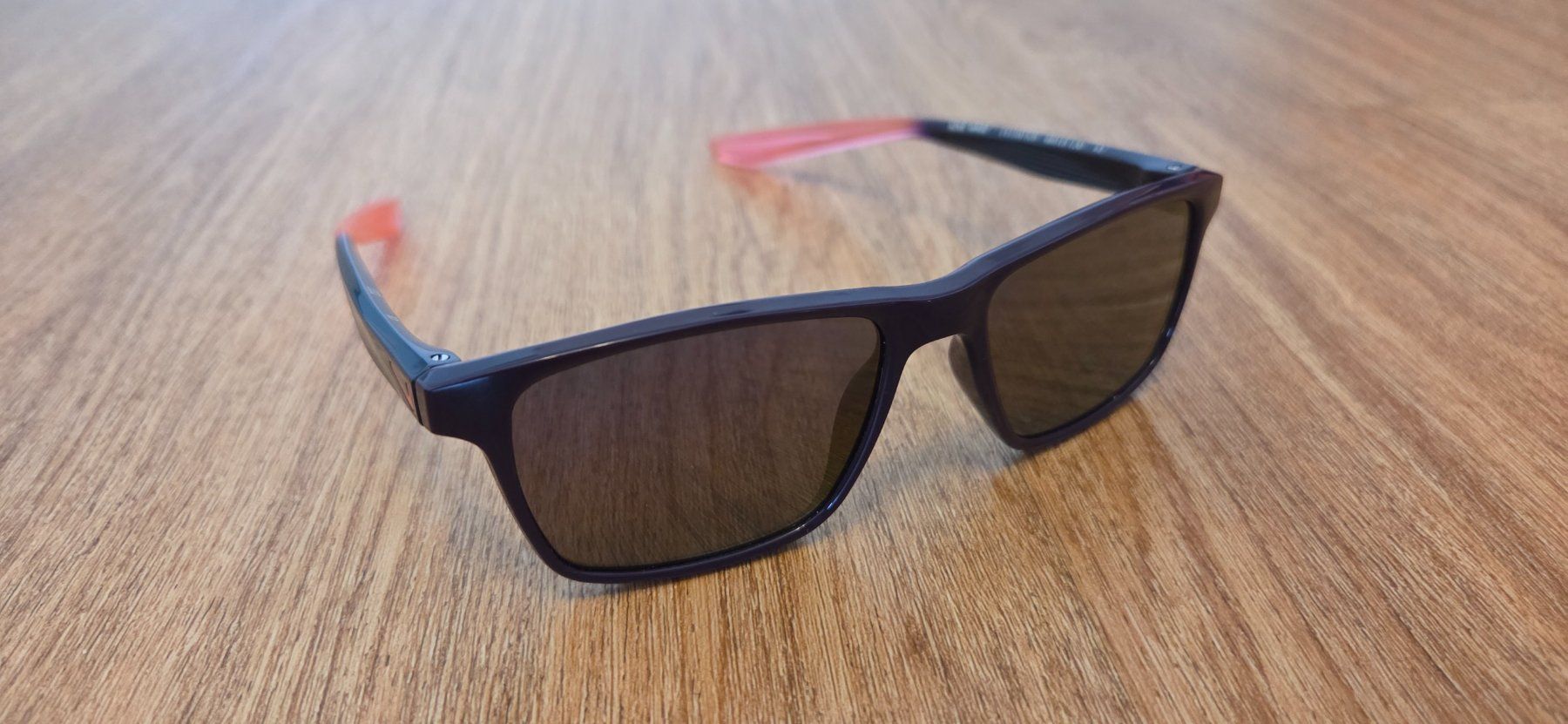 Nike Lunettes & Verres: Nike Kinder-Sonnenbrille – D'occasion à Hägendorf par Hedi3 4
