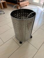 Wäschekorb auf 4 Rollen