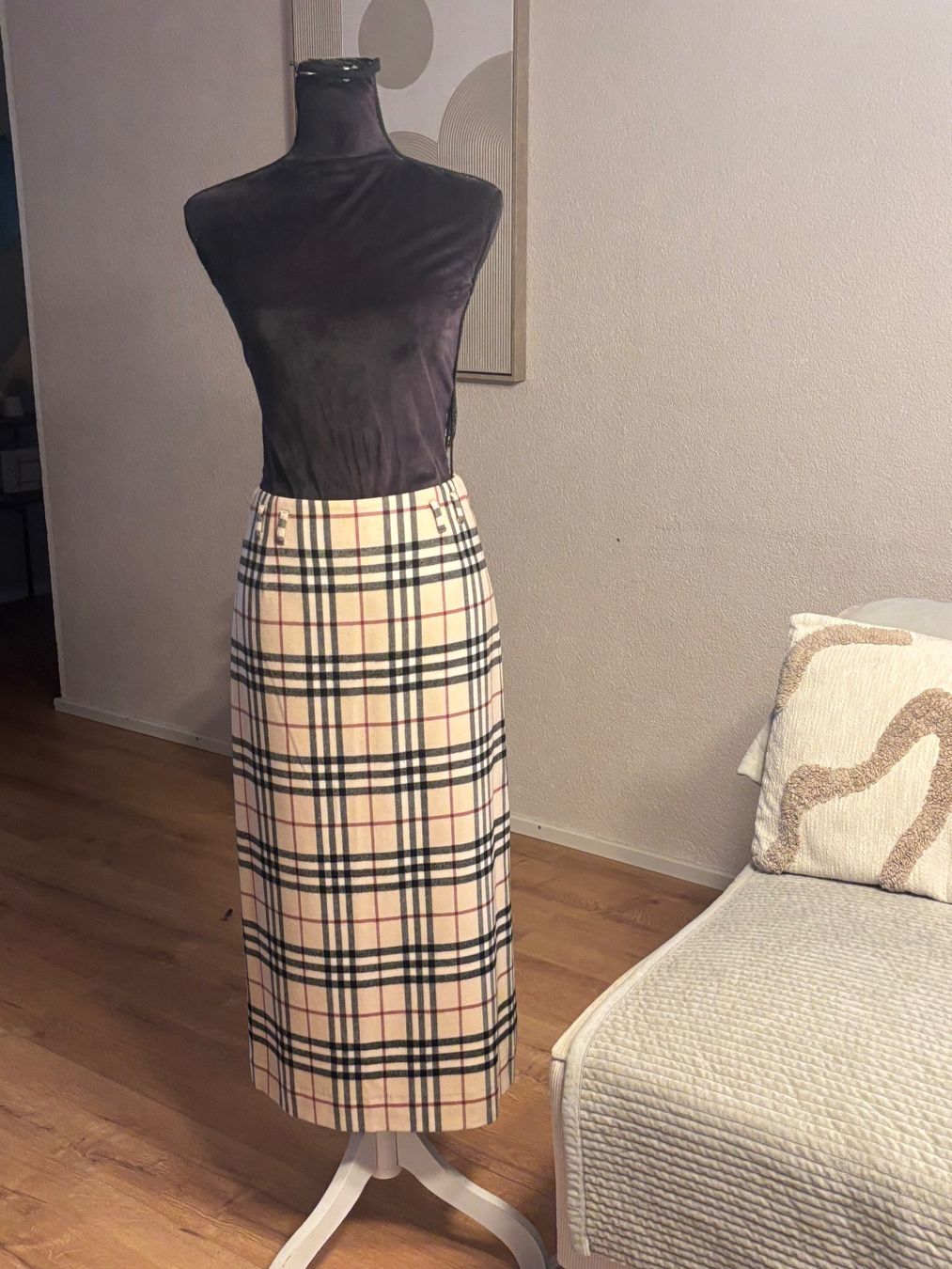 Burberry Gonne: Burberry Maxi Rock Novacheck Wolle – Usato da St. Margrethen SG venduto da dijanaO