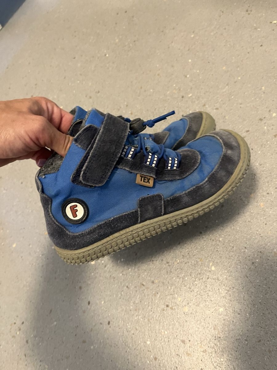 Chaussures garçon: Barfusschuhe blau Grösse 30 gebraucht – D'occasion à Dottikon par kat_jk9m