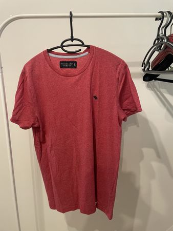 T-Shirt Abercrombie & Fitch rot Grösse M guter Zustand