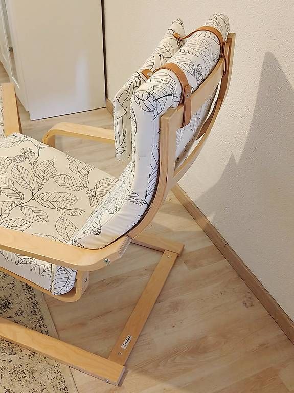 Ikea Poltrone: Ikea Poäng Schaukelstuhl mit Hocker – Usato da Thörishaus venduto da vintagger 2