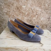 Salvatore Ferragamo Pumps Vara Fr. 725,- Blau / Lila Gr. 37