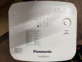 Panasonic Projektor PT-VZ580 WUXGA mit Fernbedienung