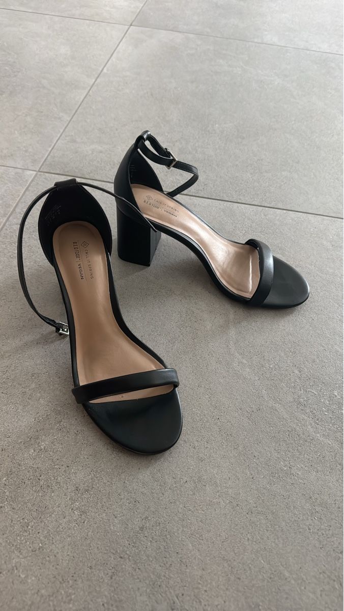 Scarpe da donna: Sandales Call It Spring noires, taille 39 – Usato da Saillon venduto da alico