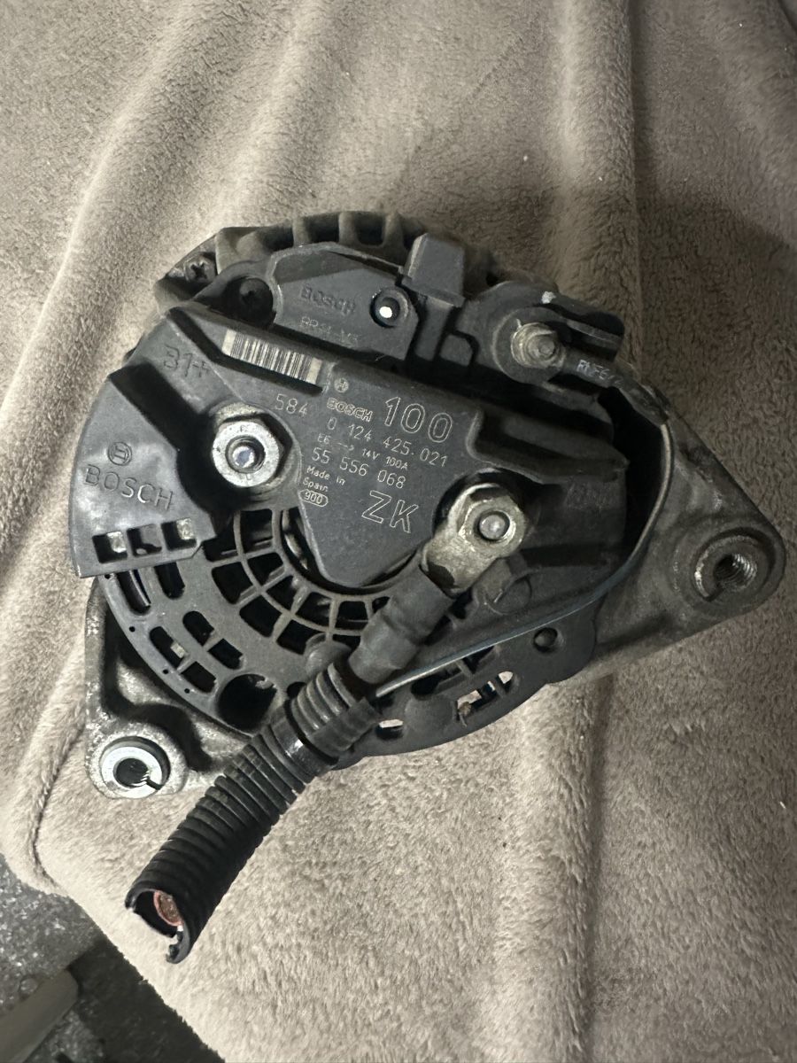 Opel Tutti pezzi di ricambio auto: Opel Corsa c Alternator – Usato da Innerberg venduto da Brabus81