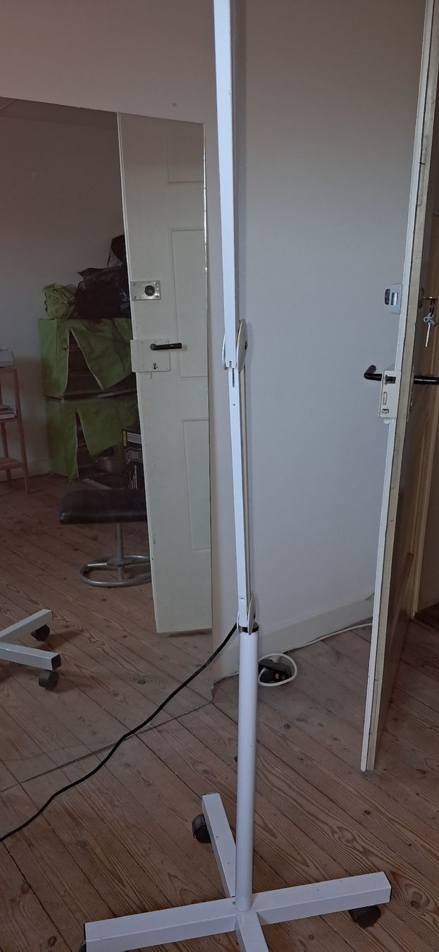 Lampade: Kosmetik- Ständerlampe mit Lupe – Usato da Gerlafingen venduto da kaple 2