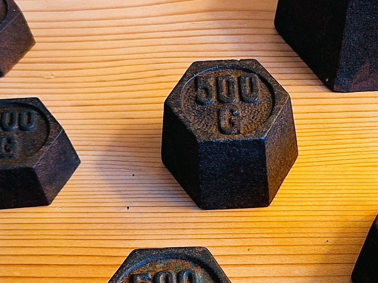 Bilance e pesi: Gewichtsstein 500 Gramm, antik, ab 1.- – Usato da Winterthur venduto da chvch 1