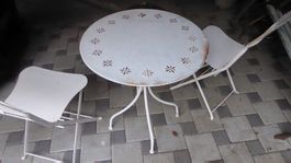 Vintage Bistro Tisch und 2 Stühle für Dekoration weiss