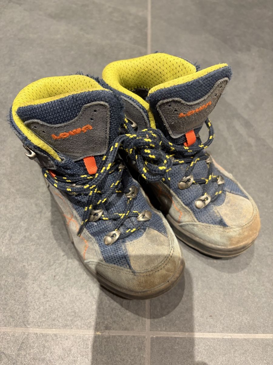 Lowa Scarpe per ragazzi: Lowa Kinder Wanderschuhe Gr. 28 – Usato da Bern venduto da Croquant