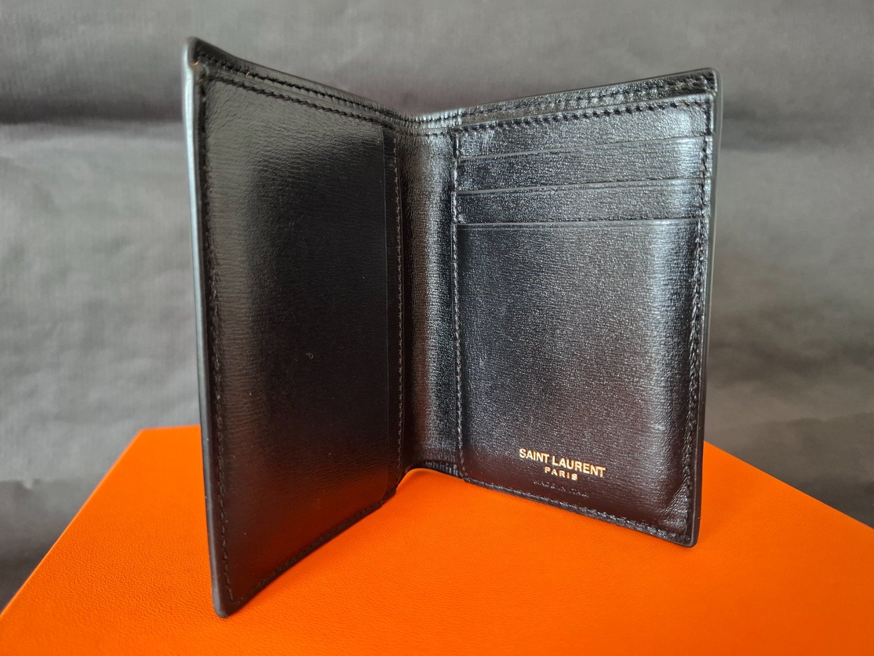 Saint Laurent Brieftaschen: Saint Laurent Paris Tiny Cassandre Geldbörse Herren Schwarz – Gebraucht aus Genève von justnotsocommon 5