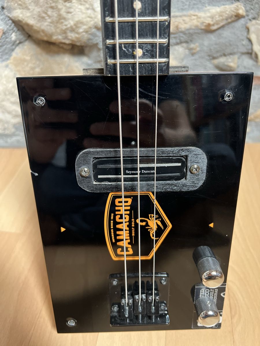 Strumenti musicali: Cigar Box Guitar – Nuovo (secondo la descrizione) da Corcelles NE venduto da Yabo 1