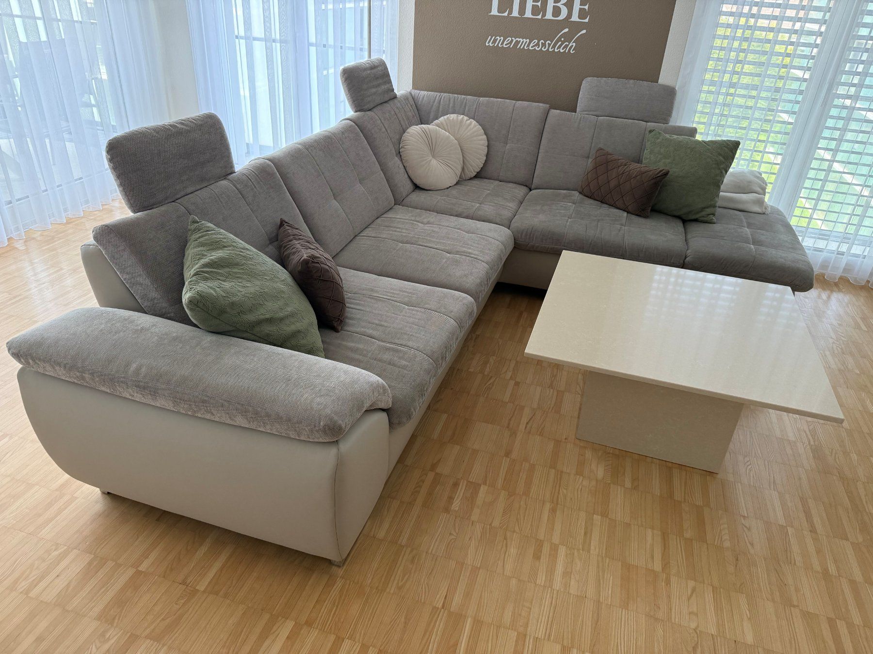 Sofas: Ecksofa mit Hocker und manueller Verstellung – Gebraucht aus St. Gallen von Edi040