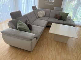 Ecksofa mit Hocker und manueller Verstellung
