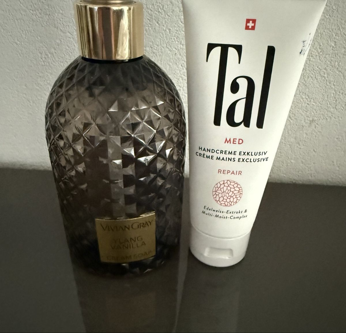 Altro per la cura del corpo: VIVIAN GRAY Handseife plus Tal Handcreme – Nuovo (secondo la descrizione) da Pfeffikon LU venduto da pepino17 6