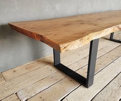 Handgefertigter Tisch aus Zedernholz