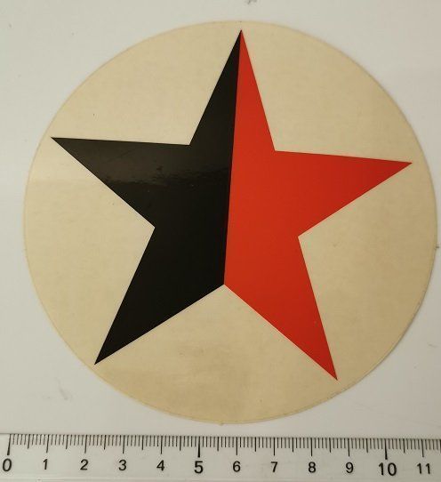 Sticker: Red / Black Star (Aufkleber, PVC) – Nuovo e nell'imballaggio originale da Wilen b. Wollerau venduto da morethanmusic