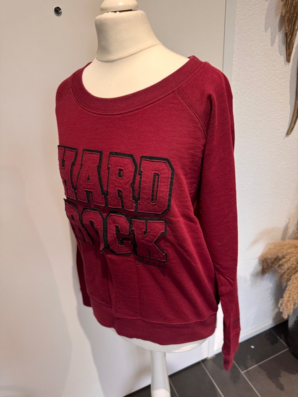 Pulls & Sweat-shirts: Bequemer Pullover Hard Rock Paris Gr. M Bordeaux Rot – D'occasion à Rothrist par Fondgruebe 4